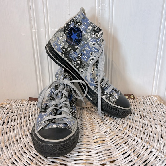 Chuck Taylor & CONVERSE shoes - Picture 1 of 7